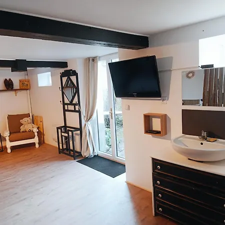 Les Pieds Dans L'eau