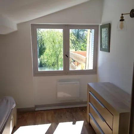 Les Pieds Dans L'eau