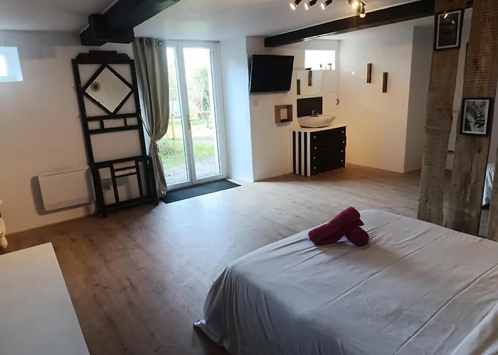 Дом отдыха Les Pieds Dans L'eau Bauge-en-Anjou