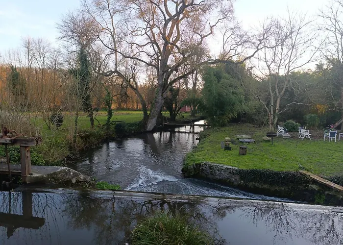 Дом отдыха Les Pieds Dans L'eau Bauge-en-Anjou