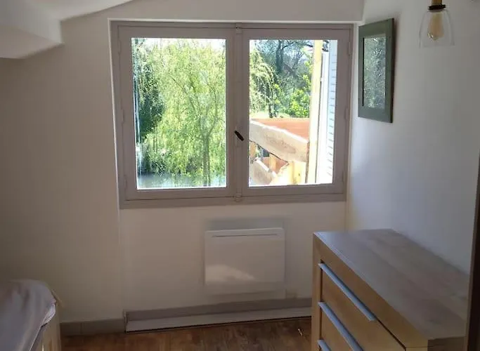 Les Pieds Dans L'eau